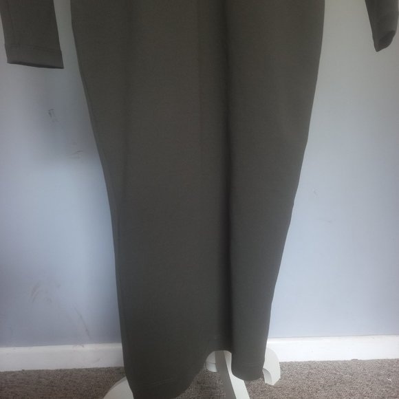 🥳HOST PICK🥳Nookie olive green bombshell plunge v neck body con midi dress (8) - Picture 3 of 9